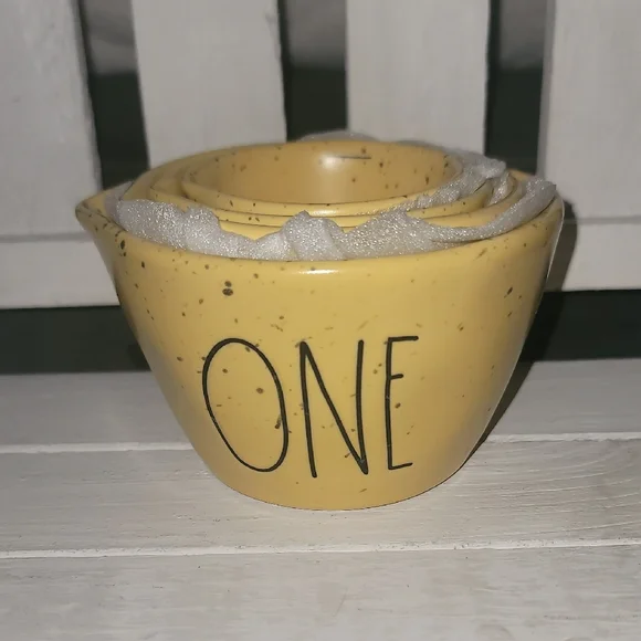 Rae Dunn Yellow Speckled measuring Cups - Picture 1 of 4